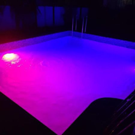 The Perfect Stays- Lal Mahal Villa With Disco Pool Lonavala Extérieur photo