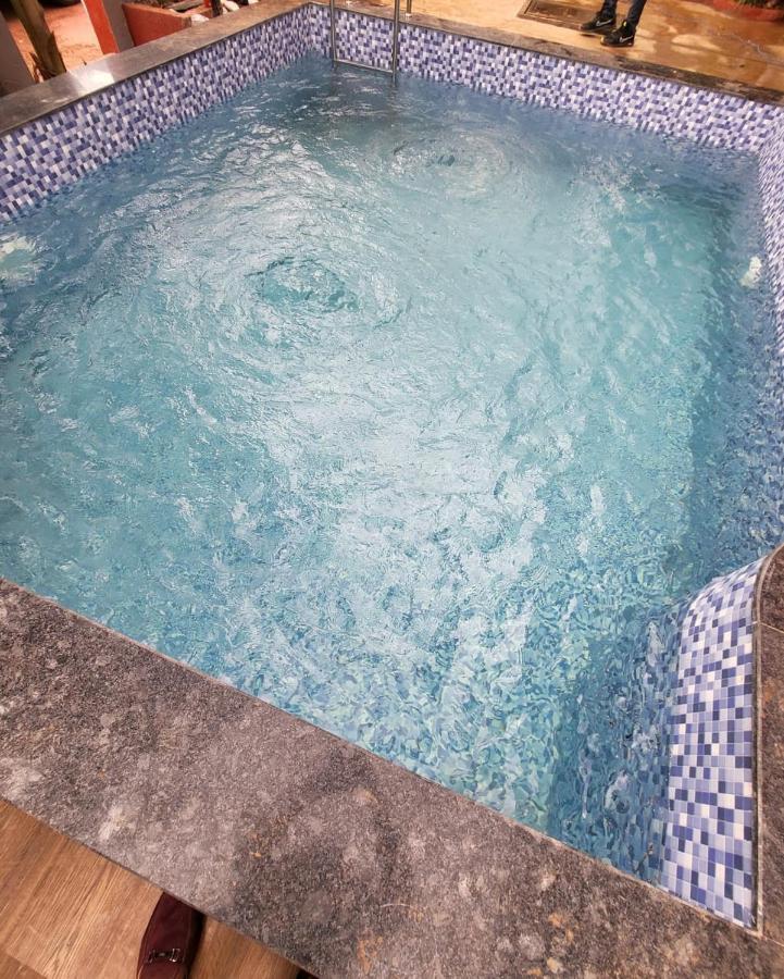 The Perfect Stays- Lal Mahal Villa With Disco Pool Lonavala Extérieur photo